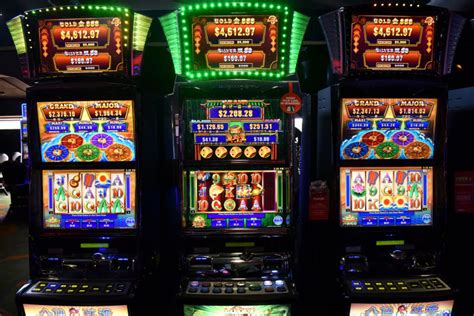 gambling แปลว่าอะไร ดูความหมาย ตัวอย่างประโยค หมายความว่า .